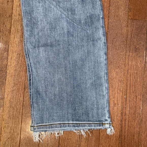 Judy Blue Mid Rise Dad Jean w/ Cell Phone Pocket, 
Distressed Blue Denim sz 18W - Picture 6 of 11